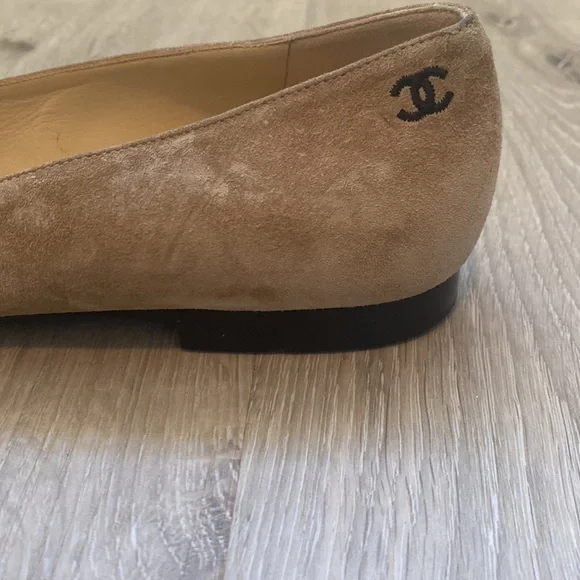 CHANEL Tan and Black Women's Shoes - Picture 9 of 16
